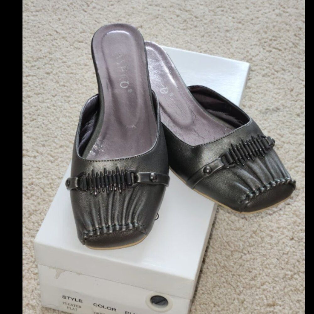 Silver Vintage Ashro Pleated Slip On Flats Size 8W